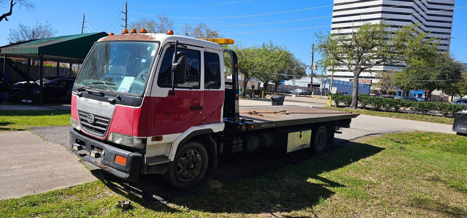 Alkiswani Towing Flatbed Truck