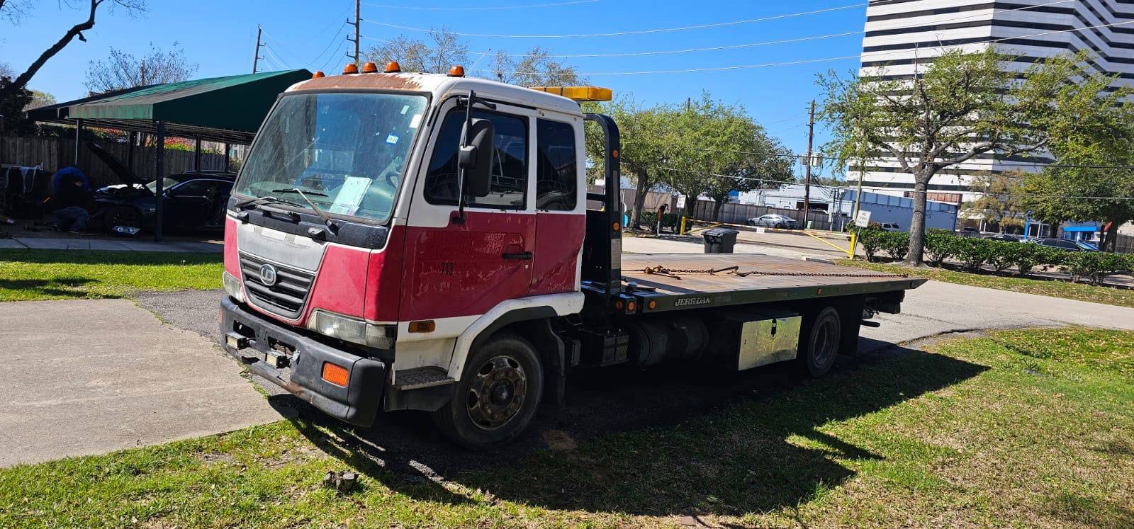 Alkiswani Towing Truck Side